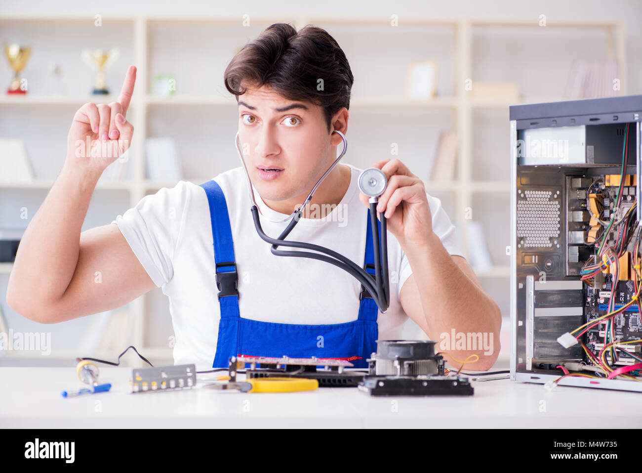 Computer Rebort Man Computer repairman repairing desktop computer Stock Photo - Alamy