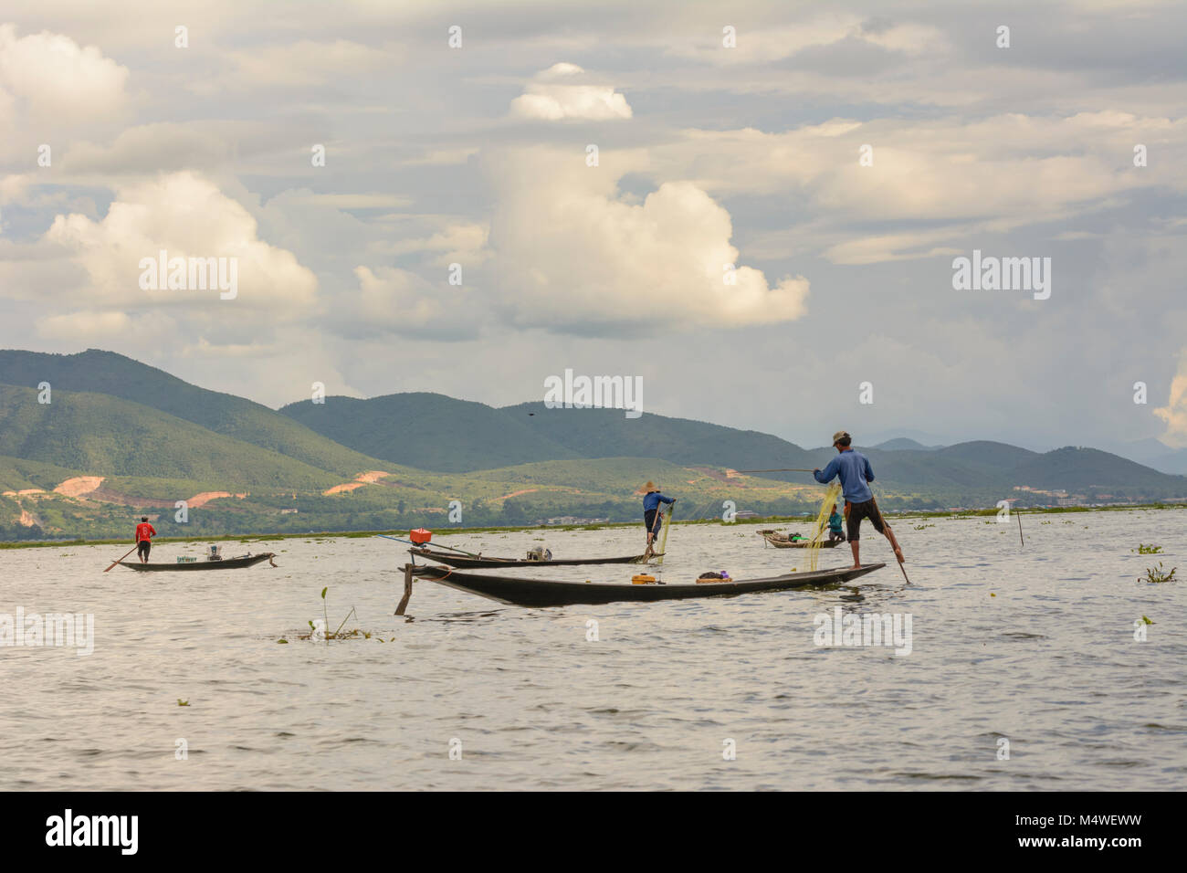 Nyaung Shwe: fisherman at Inle Lake, fishing net, leg rowing style, Intha people, Inle Lake, Shan State, Myanmar (Burma) Stock Photo