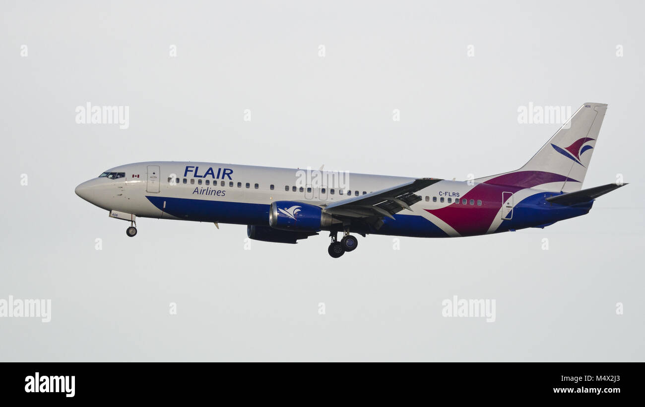 Richmond, British Columbia, Canada. 15th Jan, 2018. A Boeing 737-400 (C-FLRS) narrow-body jet airliner belonging to the Canadian ultra low-cost carrier (ULCC) Flair Airlines Ltd. lands at Vancouver International Airport. Credit: Bayne Stanley/ZUMA Wire/Alamy Live News Stock Photo