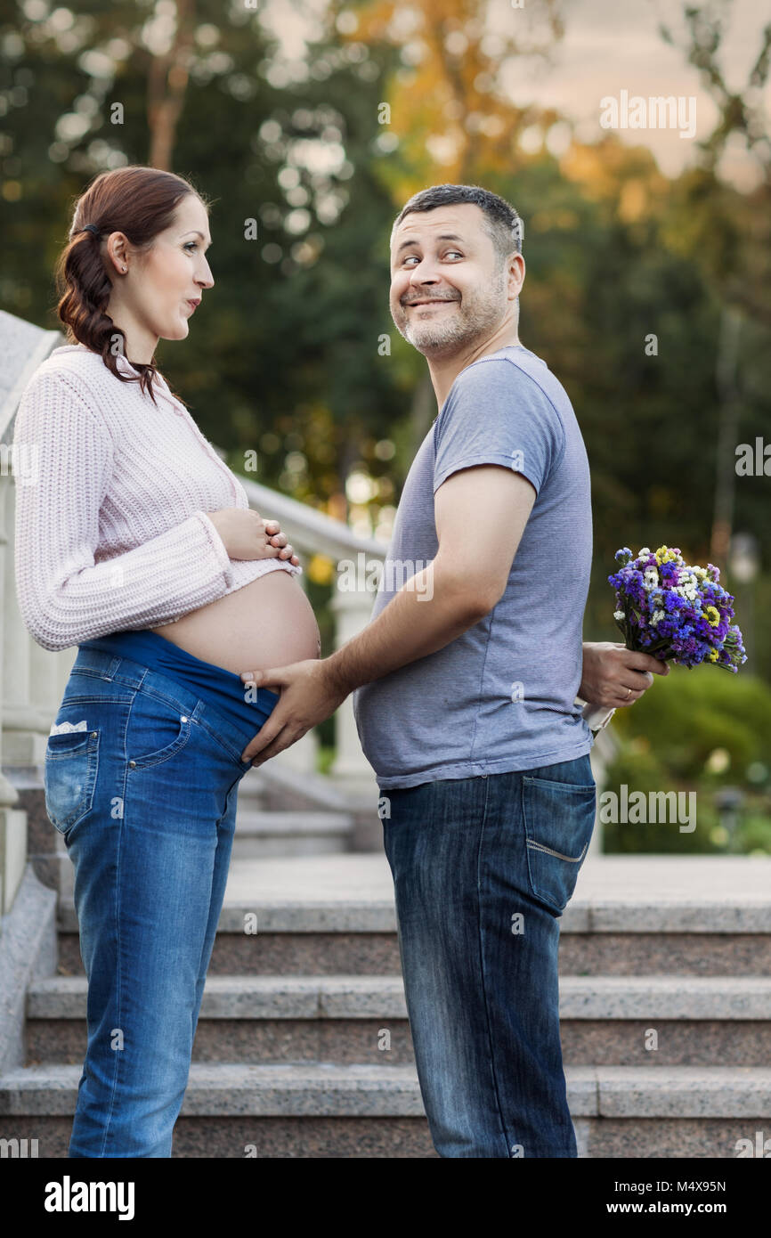 Expecting couple hi-res stock photography and images - Alamy