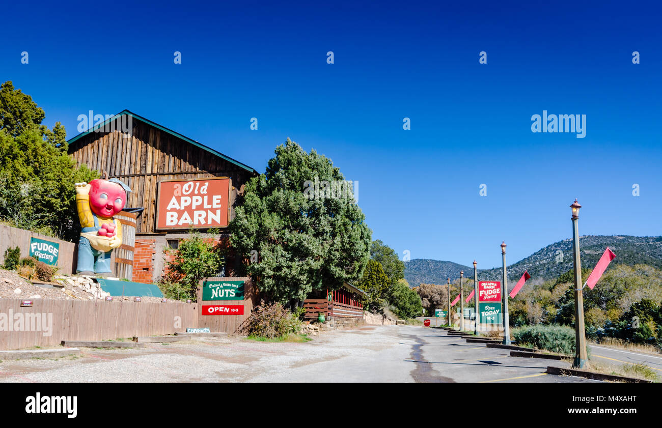 Old Apple Barn is a vintage emporium and bistro that harkens back to the days of the classic roadside attractions. Stock Photo