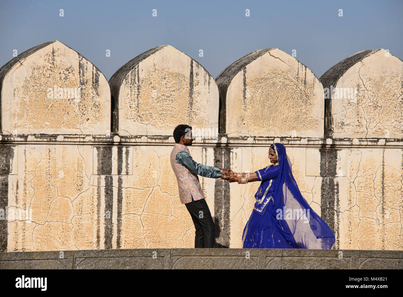 ajasthani bride and groom at the Kumbhalgarh Fort, Rajasthan, India Stock Photo