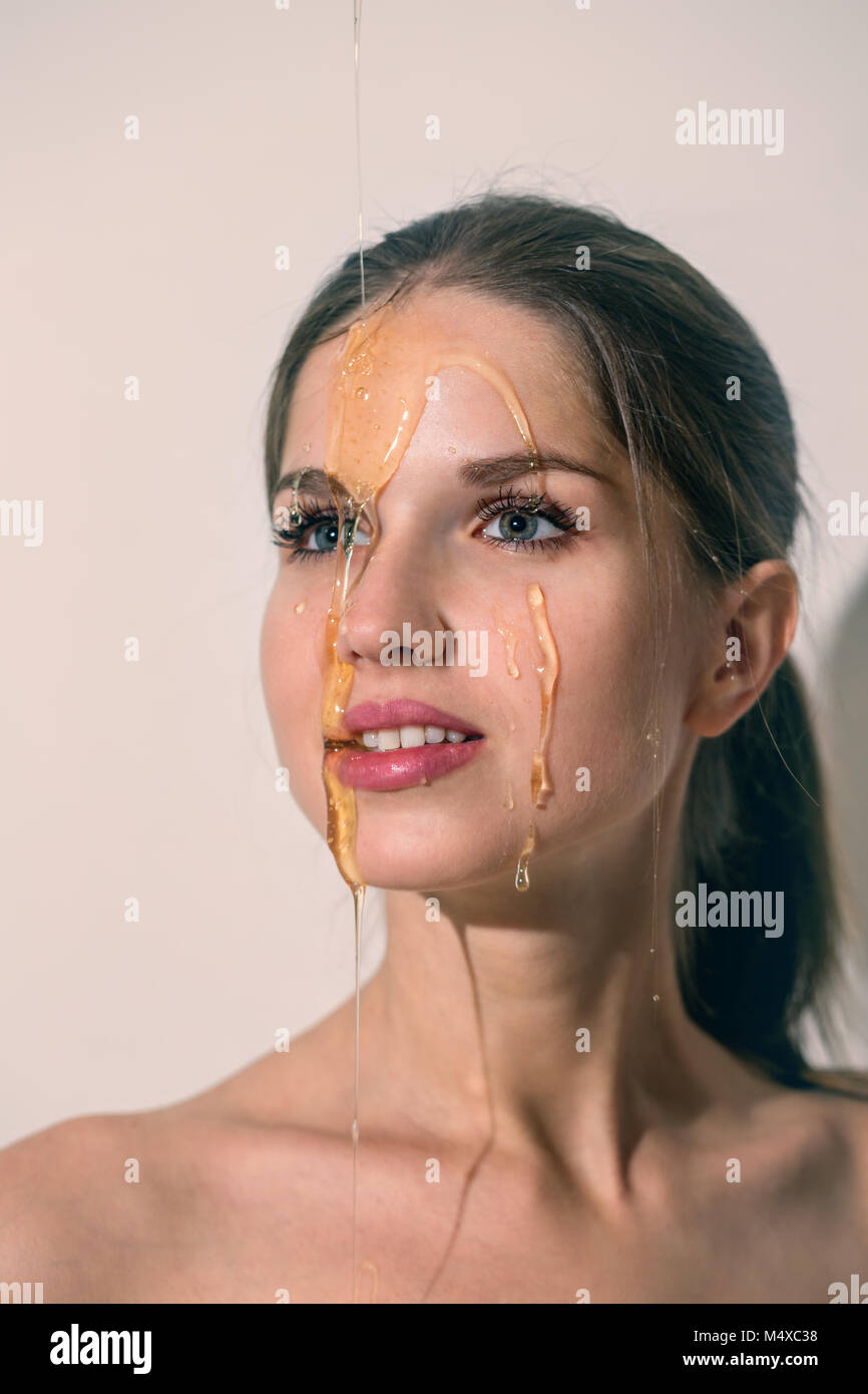 Download Honey Face Mask High Resolution Stock Photography And Images Alamy Yellowimages Mockups
