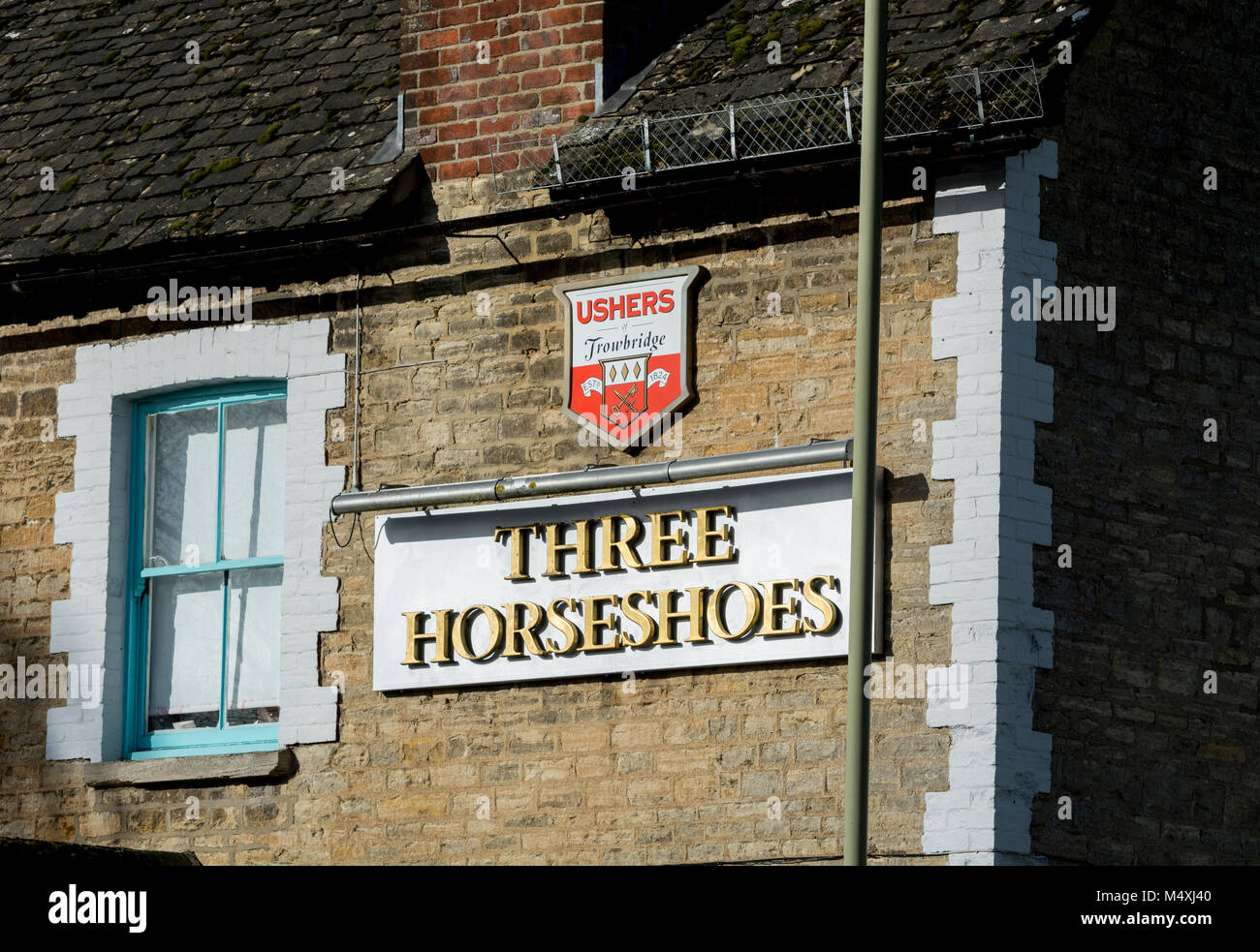 The Three Horseshoes pub, Long Hanborough, Oxfordshire, England, UK Stock Photo - Alamy