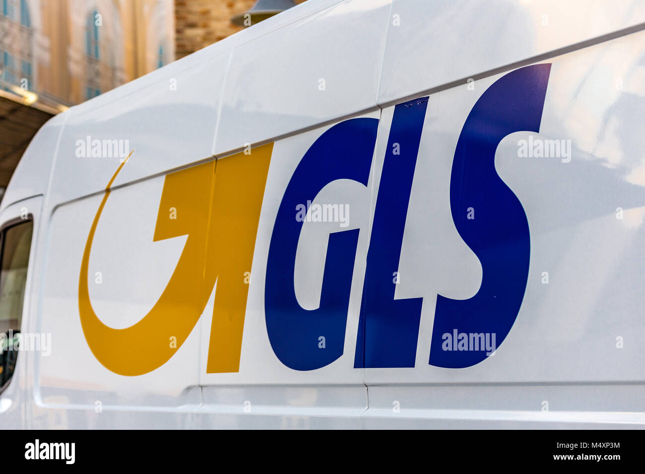 Zero emissions van hi res stock photography and images Alamy