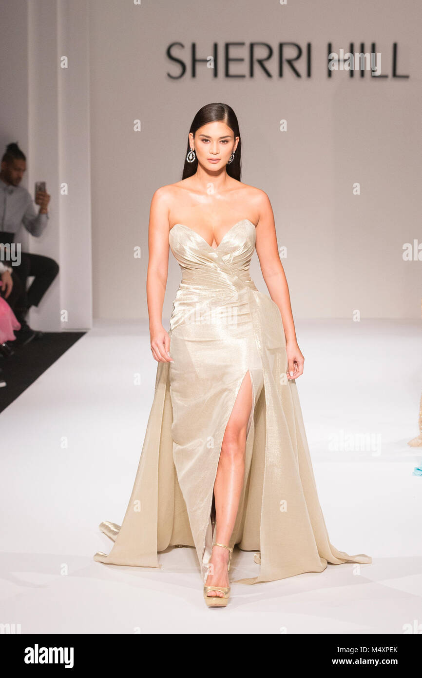 project runway miss universe dress Tara Conner Miss USA 2006 Project Runway gown
