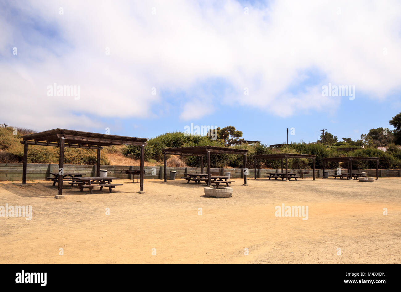 Picnic table and BBQ grill at San Clemente State Beach Stock Photo Alamy