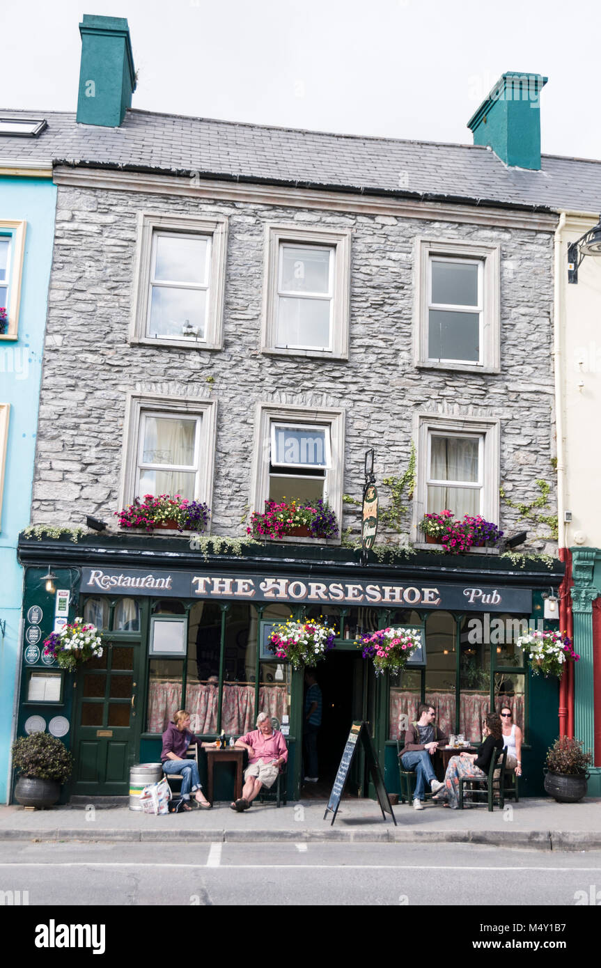 Horseshoe pub hires stock photography and images Alamy