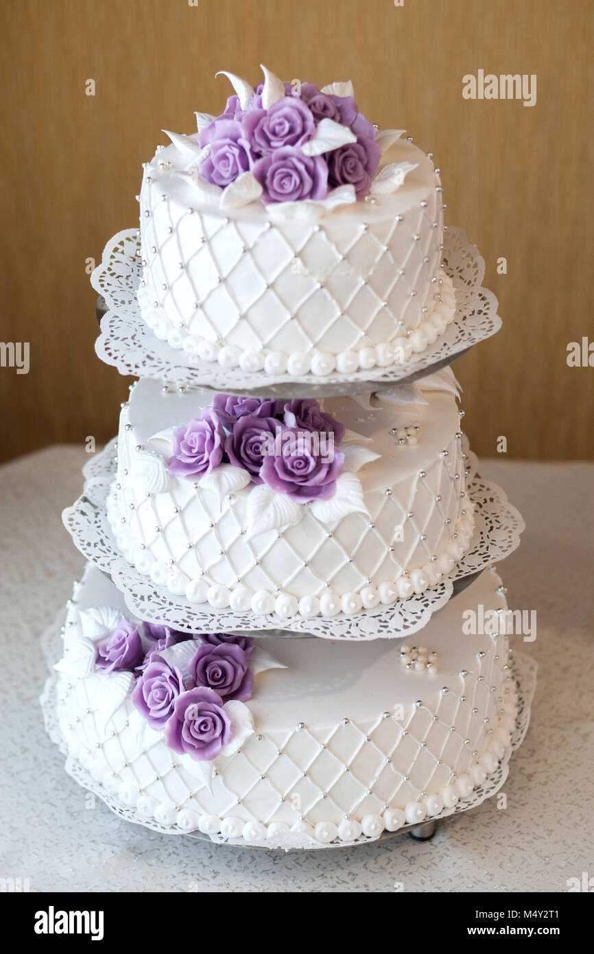 Beautiful decorated cake hi-res stock photography and images - Alamy