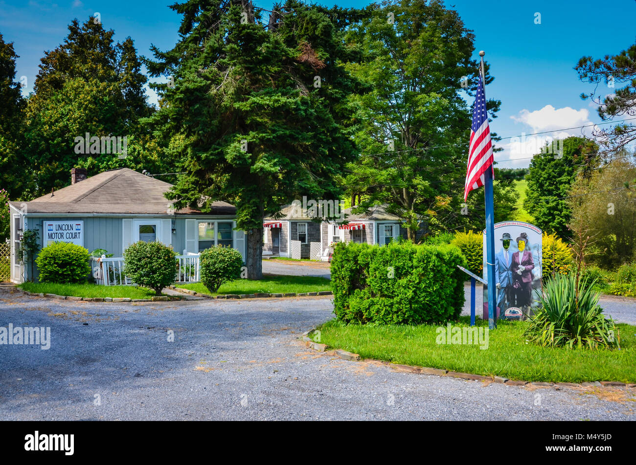 Lincoln Motor Court classic tourist cabins have hosted visitors on the side of the Lincoln Highway since the early 1940s. Manns Choice, PA, USA Stock Photo