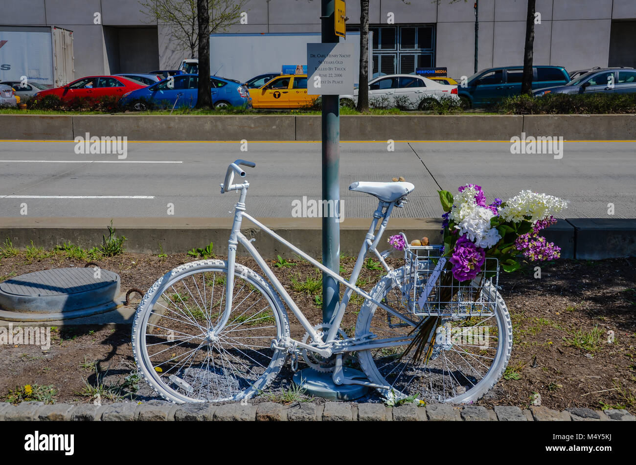Bicycle painted white as memorial to biker killed by truck on June 22, 2006. Stock Photo