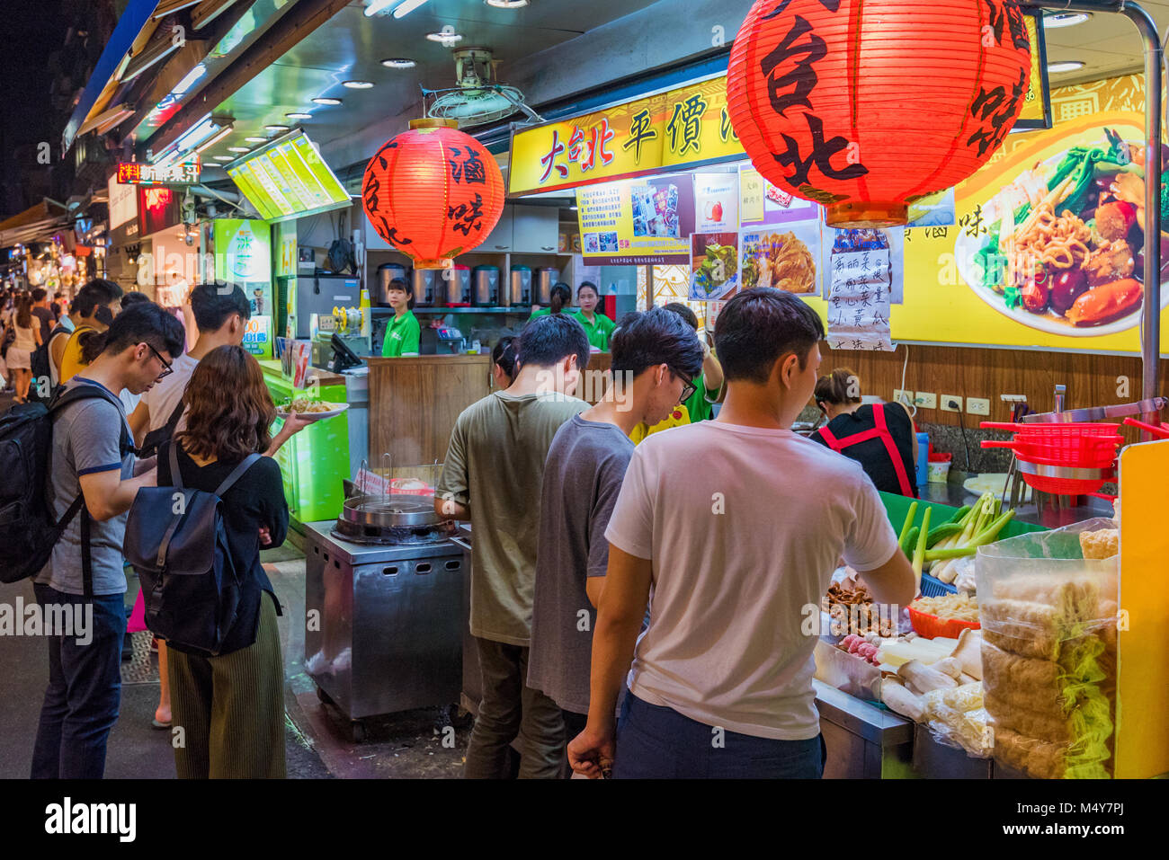 TAIPEI, TAIWAN - JULY 10: Local Taiwanese street food vendors in the famous Shida night market on July 10, 2017 in Taipei Stock Photo