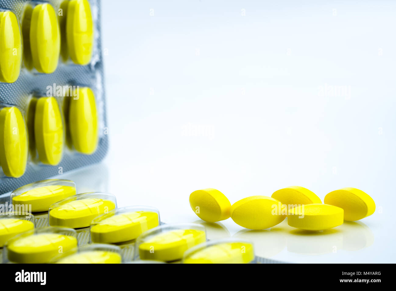 Acetaminophen Tablet High Resolution Stock Photography and Images Alamy