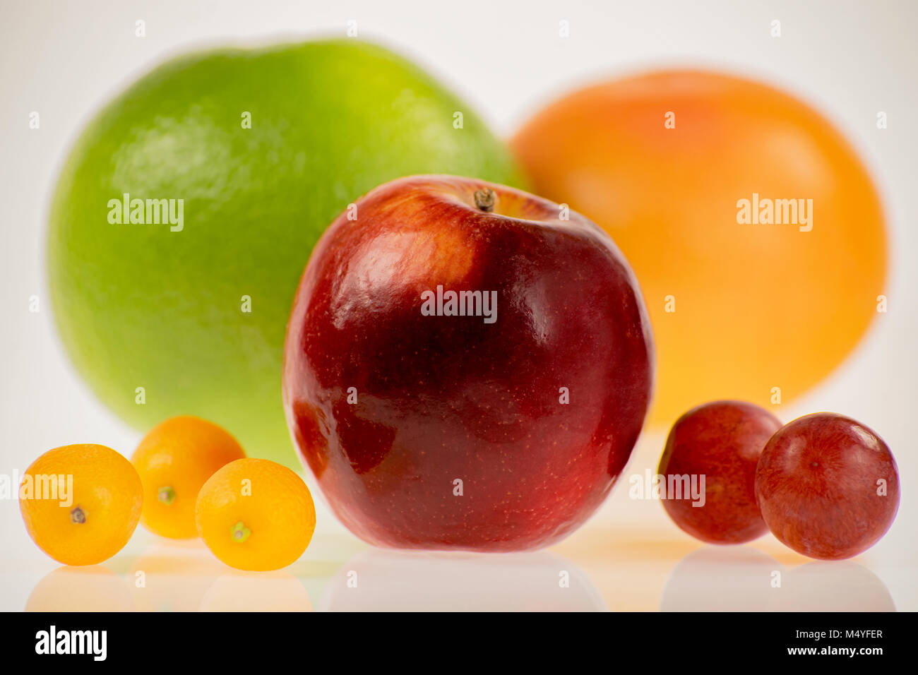 Download 4000+ Wallpaper Apple Red White Paling Keren Download 4000+ Wallpaper Apple Red White Paling Keren