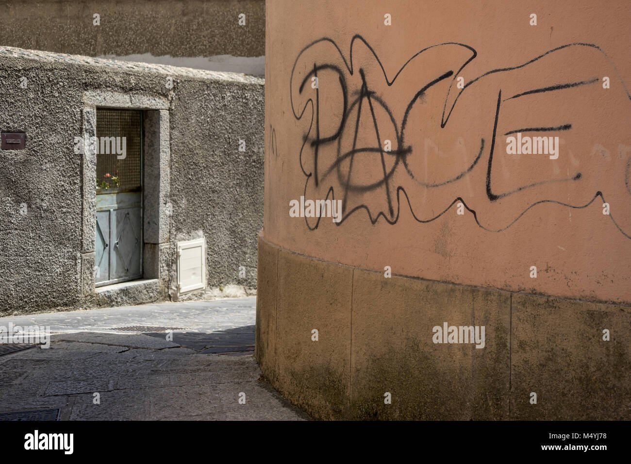 Pace Graffito in Bolotana, Sardegna Stock Photo