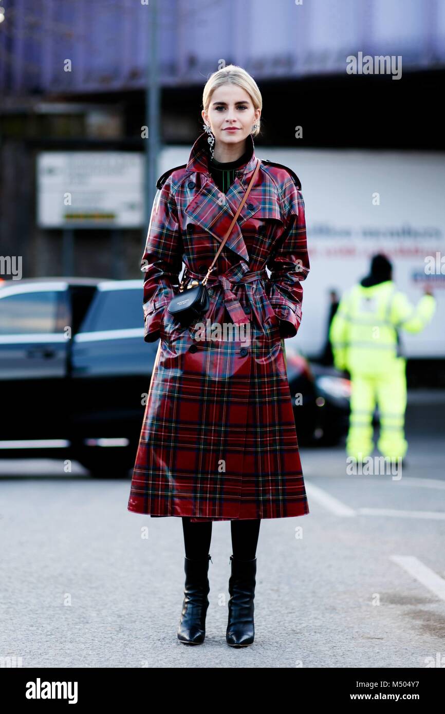 Blogger Caroline Daur posing outside the Burberry runway show during London Fashion Week - Feb 17, 2018 - Photo: Runway Manhattan/Zach Dodds ***For Editorial Use Only*** | Verwendung weltweit Stock Photo