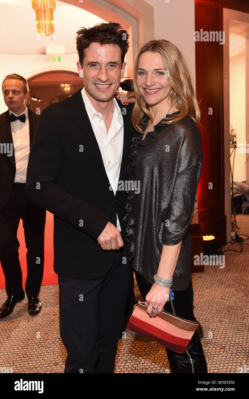 Berlin, Deutschland. 18th Feb, 2018. Oliver Mommsen and Tanja Wedhorn at the Movie Meets Media party during the Berlinale at Hotel Adlon in Berlin, Germany, Sunday, 18 February 2018 *** Local Caption *** | Verwendung weltweit Credit: dpa/Alamy Live News Stock Photo