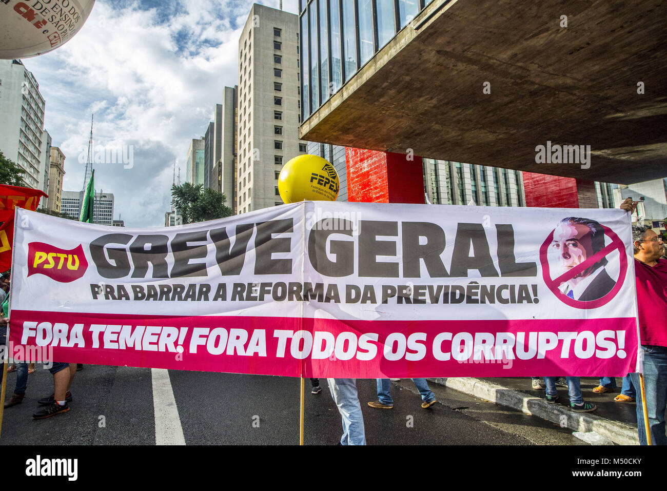 Sao Paulo, Brazil. February 19, 2018 - Demonstrators take part in a protest against the social welfare reform bill introduced by President Michel Temer government which seeks to extend the years of contributions and raise the minimum age for retirement, in Sao Paulo, Brazil, on February 19, 2018. Credit: Cris Faga/ZUMA Wire/Alamy Live News Stock Photo