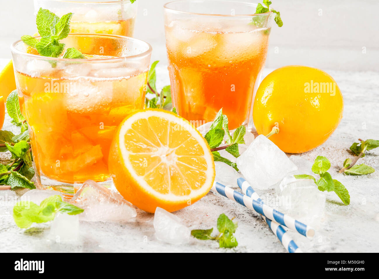 Чай с мятой и лимоном спектакль. Айс Лемон минт. Заморозка лимона с мятой. Атом чай лимон мята. Замороженный чай фото.