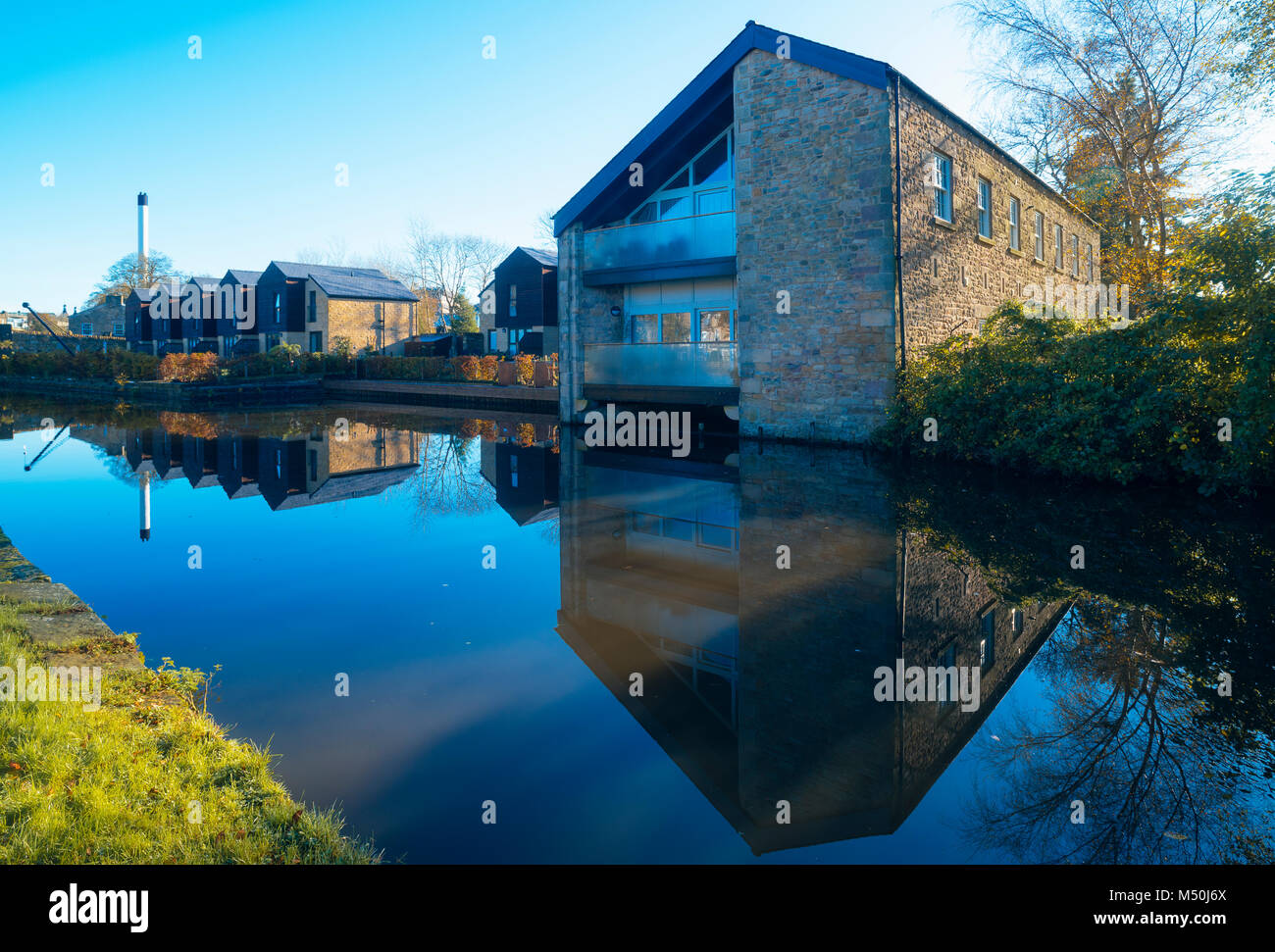 New housing alongside the Lancaster Canal, Lancaster, Lancashire Stock Photo Alamy