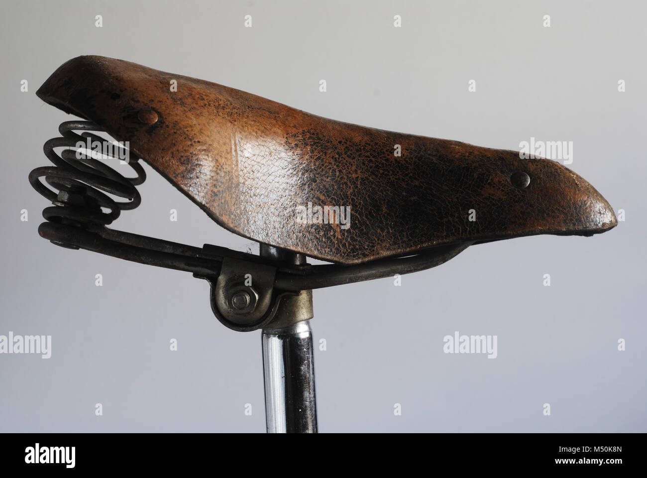 classic bike saddles