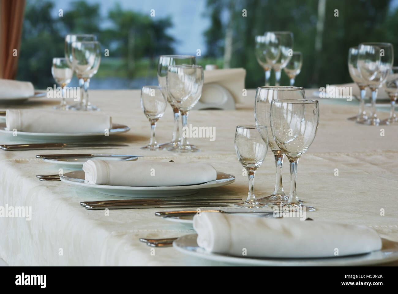 Table fo hires stock photography and images Alamy
