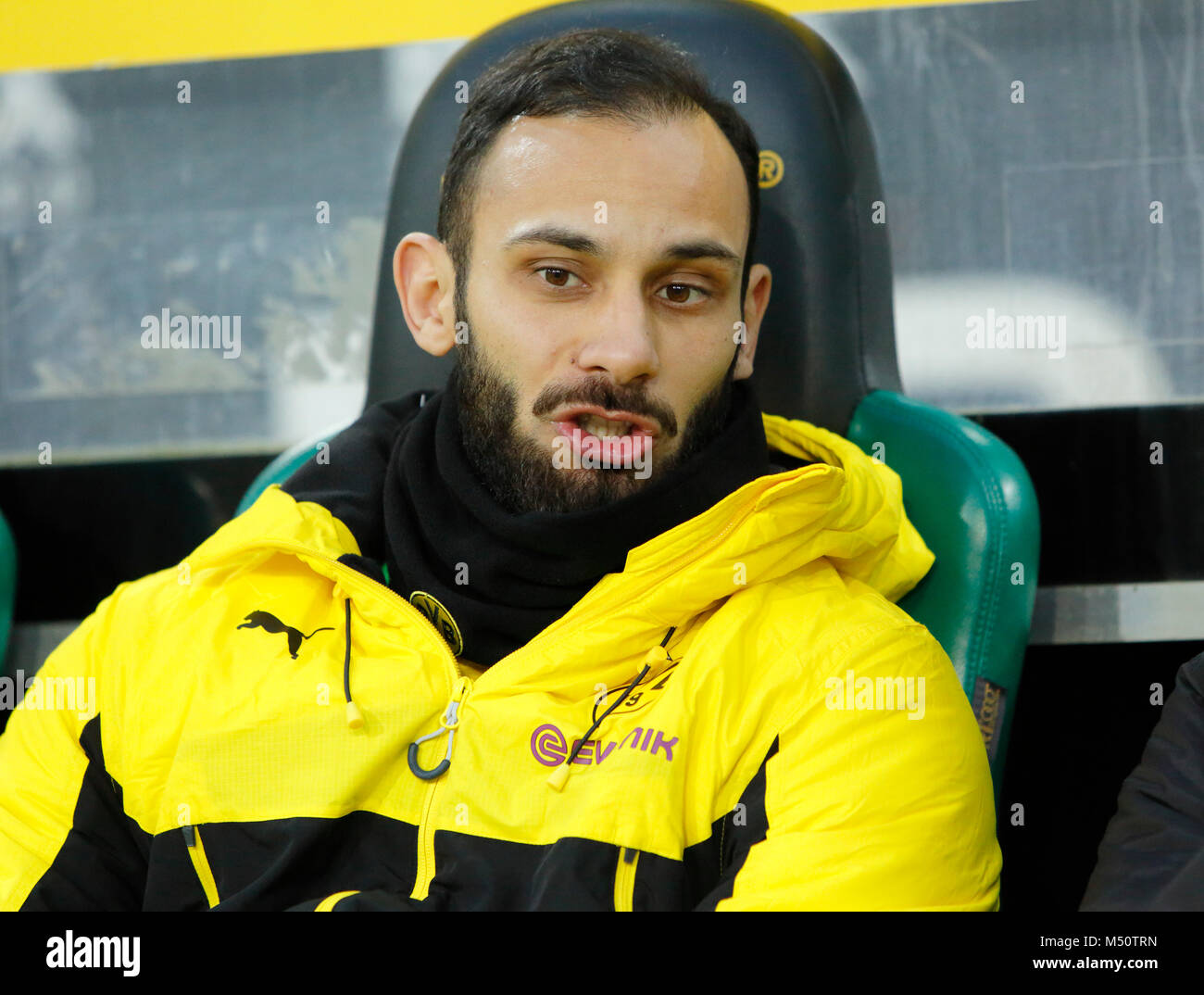 sports, football, Bundesliga, 2017/2018, Borussia Moenchengladbach vs BVB Borussia Dortmund 0:1, Stadium Borussia Park, substitutes bench Dortmund, Oemer Toprak (BVB) Stock Photo