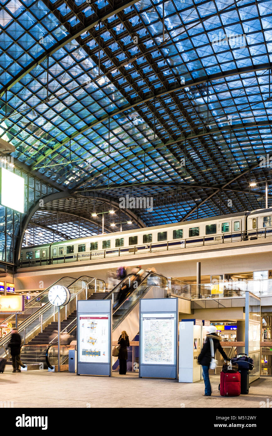 Berliner hauptbahnhof hi-res stock photography and images - Alamy
