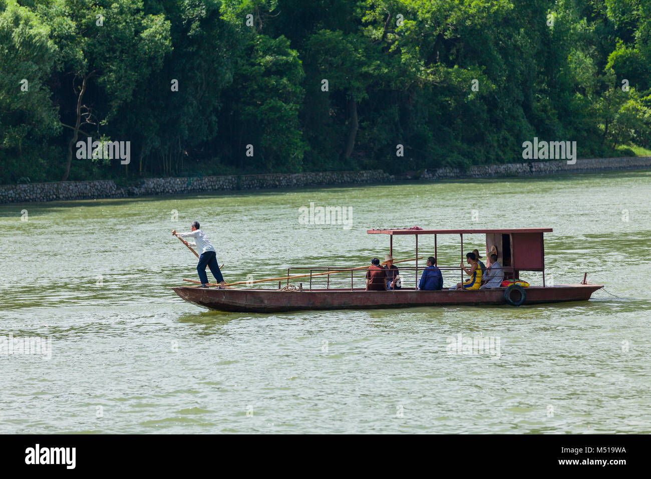 Chinese rowing boat hires stock photography and images Alamy