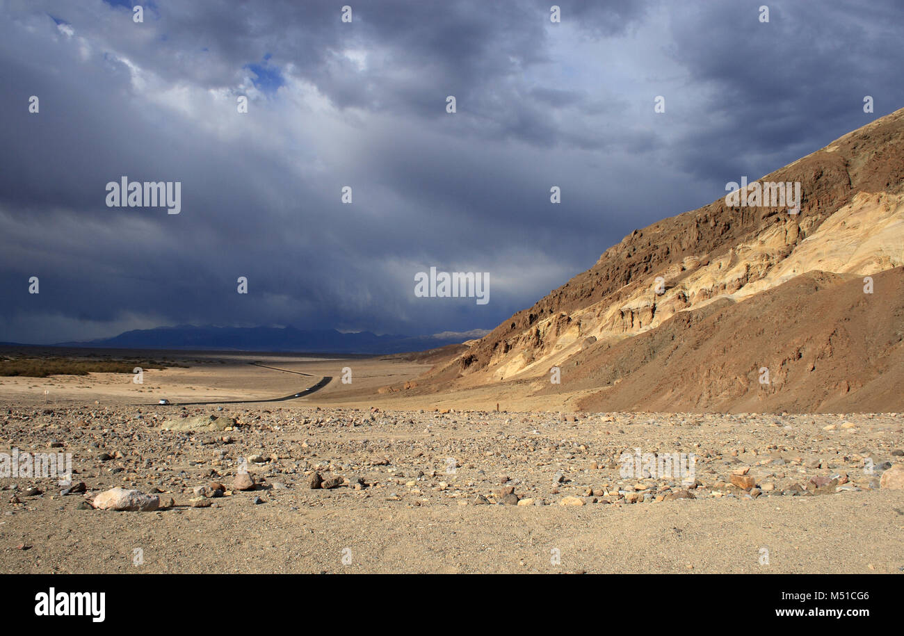 Highway of death desert storm hi-res stock photography and images - Alamy