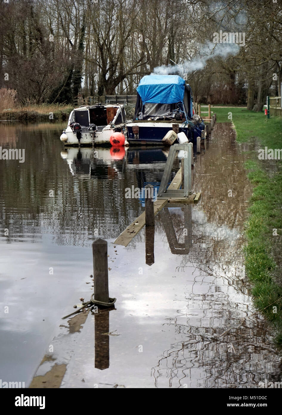 Point Multi Batteries Villeneuve Les Béziers Photos Live aboard boats hi-res stock photography and images - Alamy
