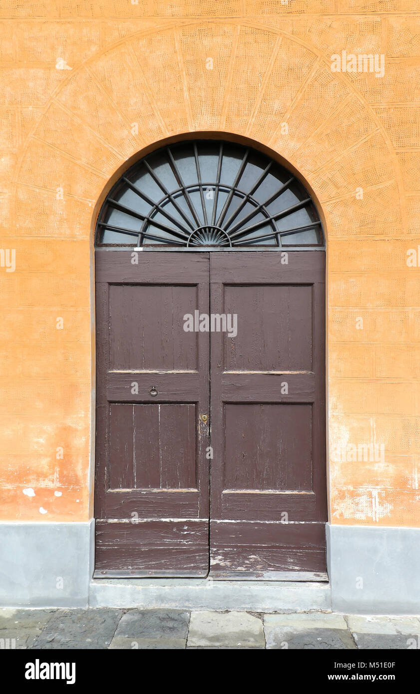 Closed tall old brown wooden entrance door Stock Photo - Alamy
