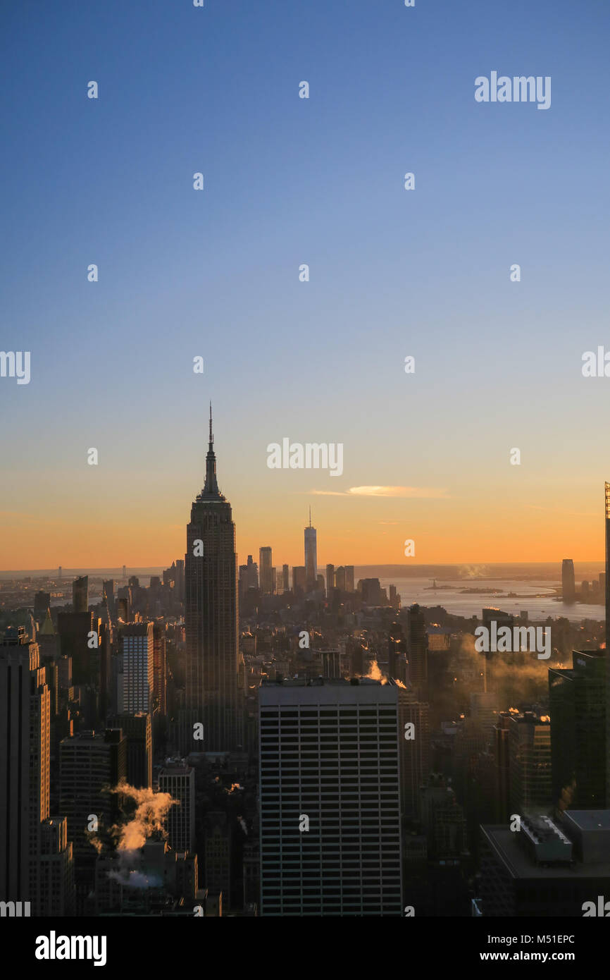 Skyline in sunset hi-res stock photography and images - Alamy