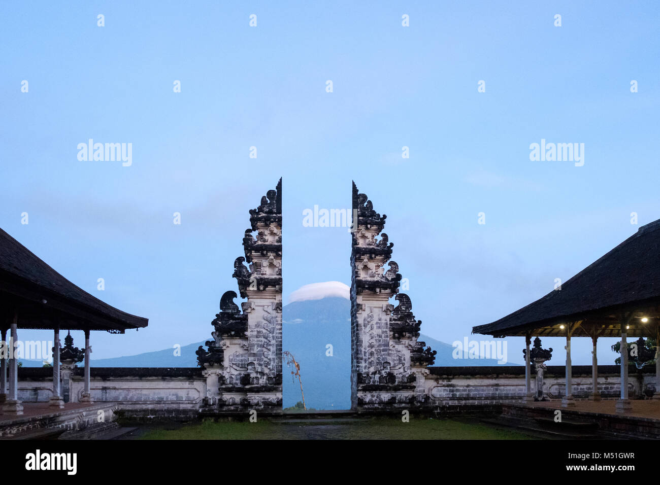 Gunung Agung volcano and 'candi bentar' (a traditional Balinese gate) seen from the outer sanctum at Pura Lempuyang temple, Bali, Indonesia. Stock Photo
