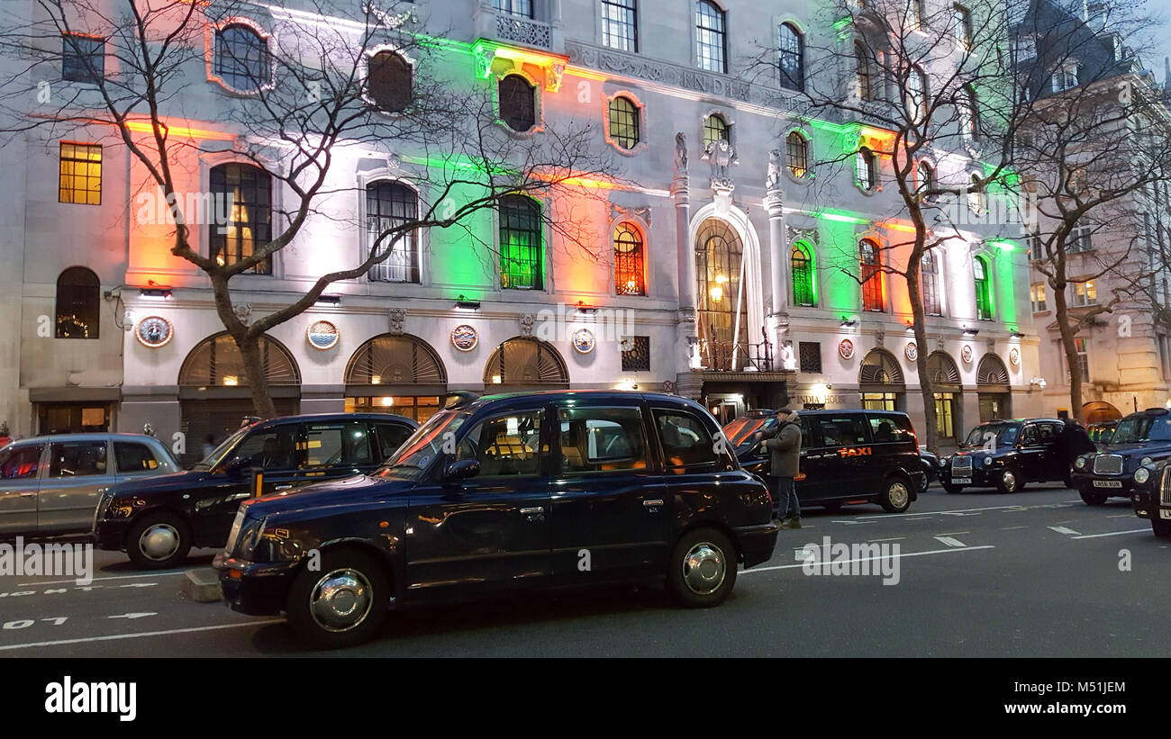 Black cab drivers protest in Holborn during rush hour against minicab firm Uber's continued operation in London. Transport for London (TfL) revoked Uber's license in September 2017 and the decision is currently under appeal.  Featuring: Atmosphere Where: London, United Kingdom When: 19 Jan 2018 Credit: WENN.com Stock Photo