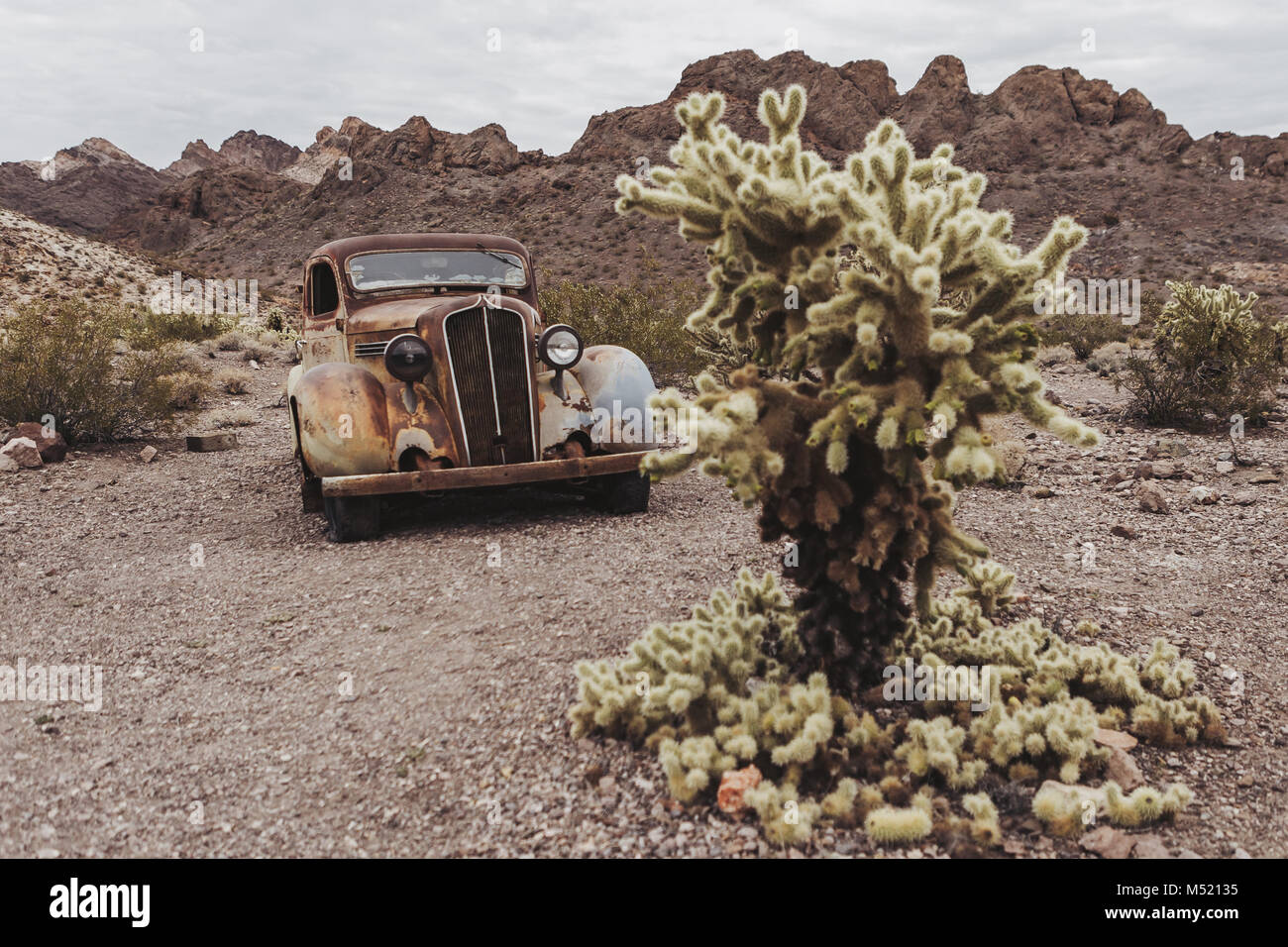 Old vintage rusty car truck abandoned in the desert Stock Photo - Alamy