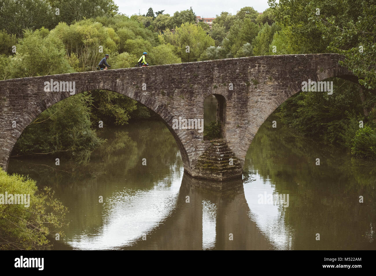 Arch bridge across river hi-res stock photography and images - Alamy