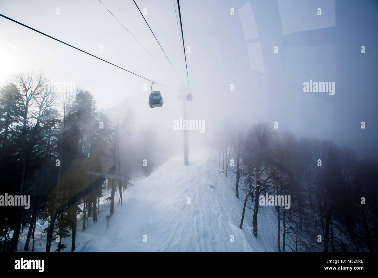 Gondola lifts hi-res stock photography and images - Alamy