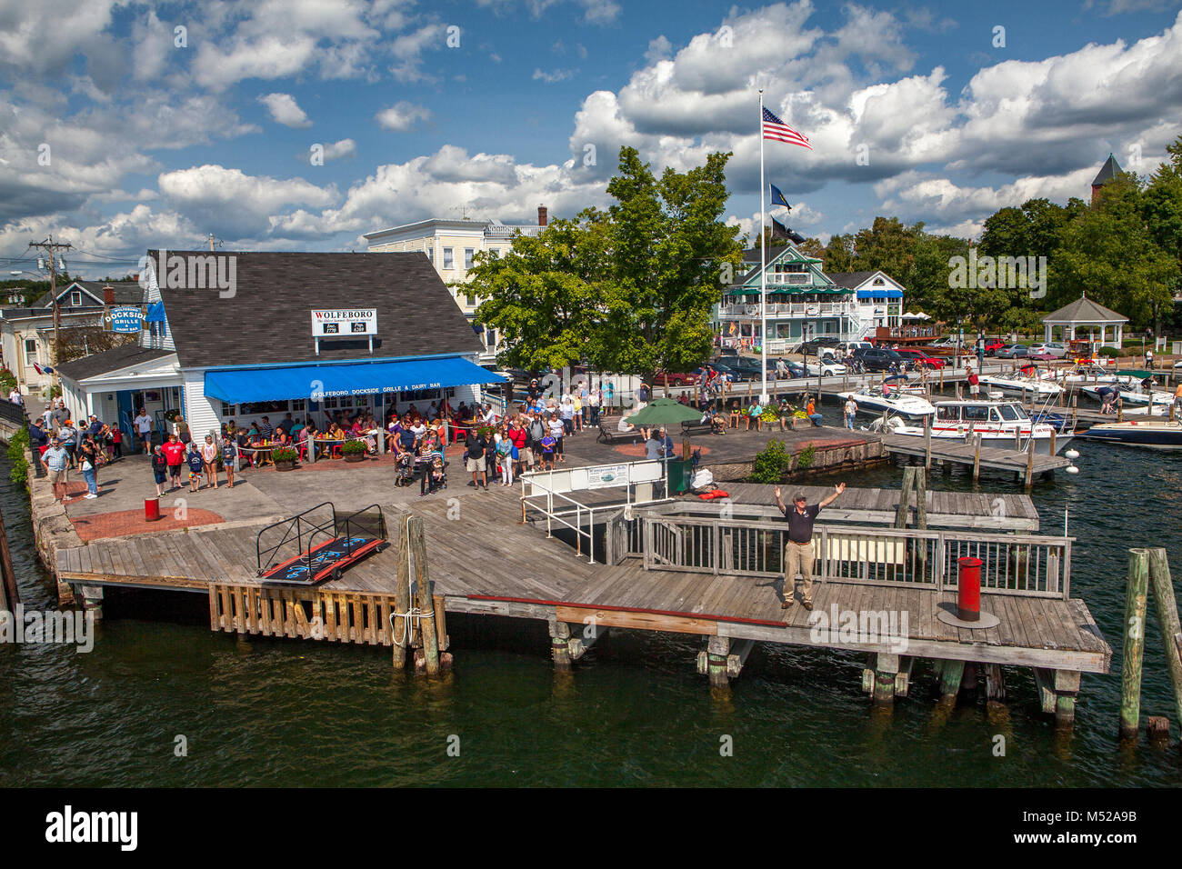 Cruise lake winnipesaukee hires stock photography and images Alamy