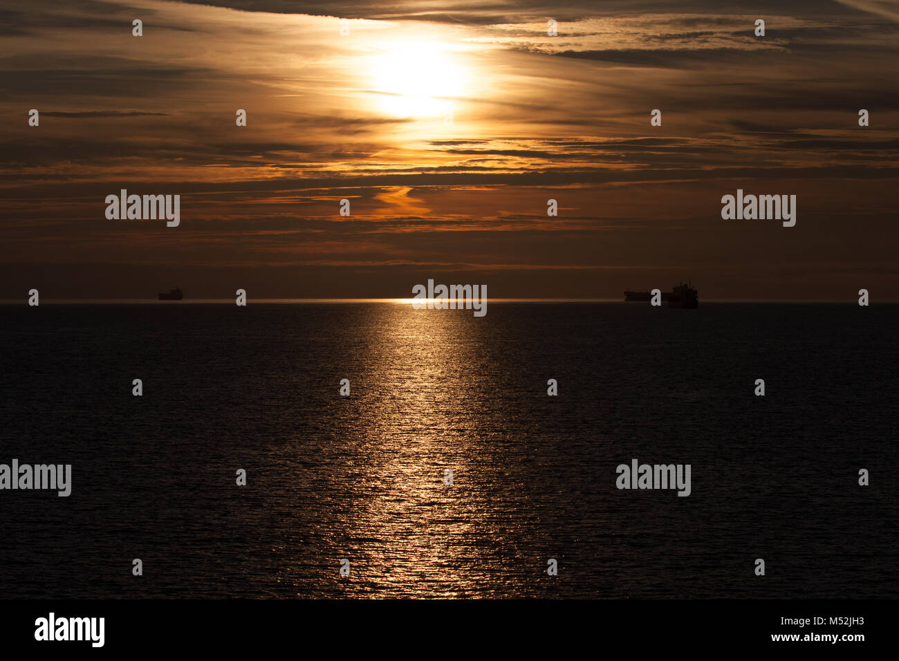Golden dawn sky hi-res stock photography and images - Alamy