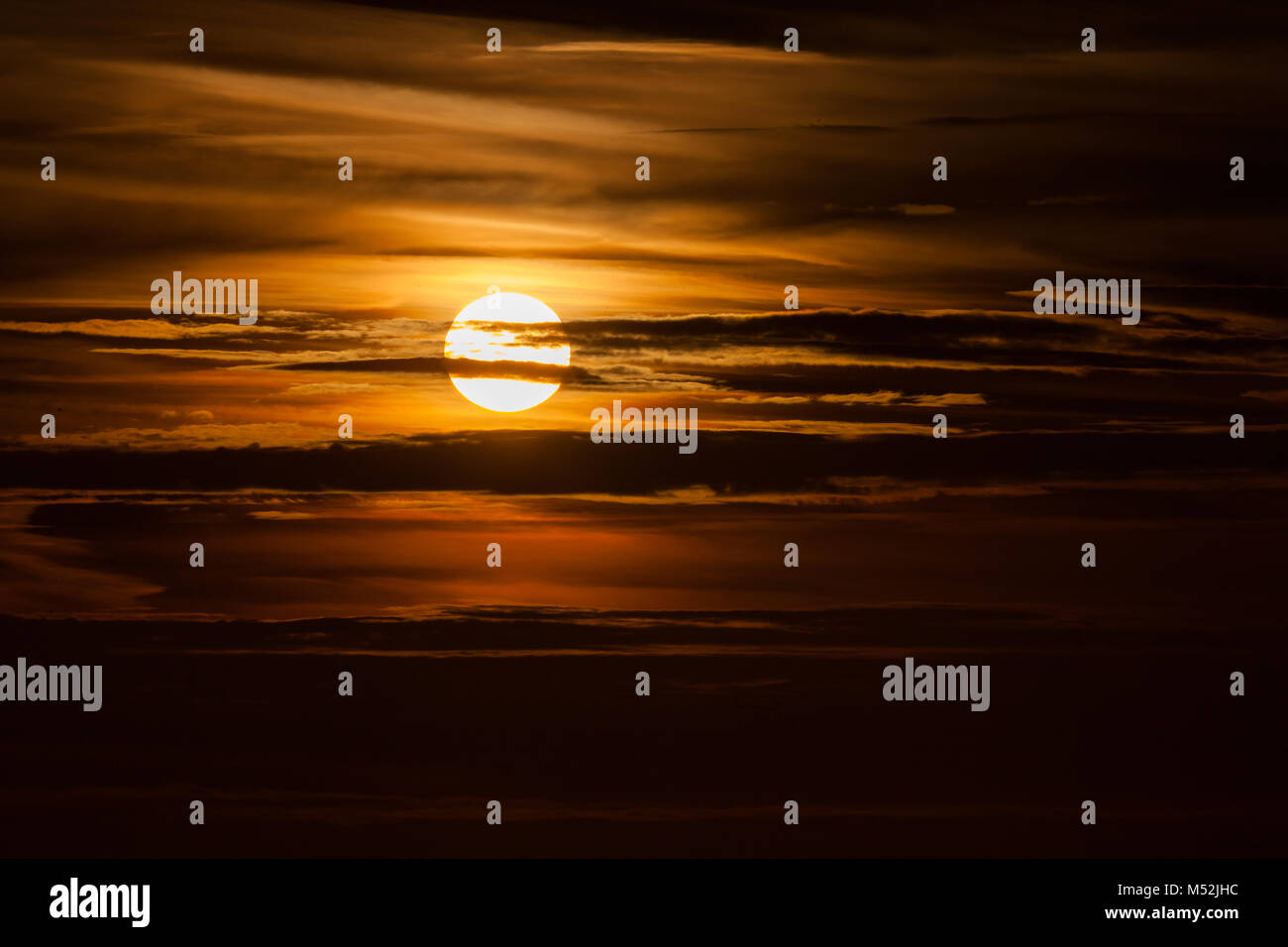 Golden dawn sky hi-res stock photography and images - Alamy