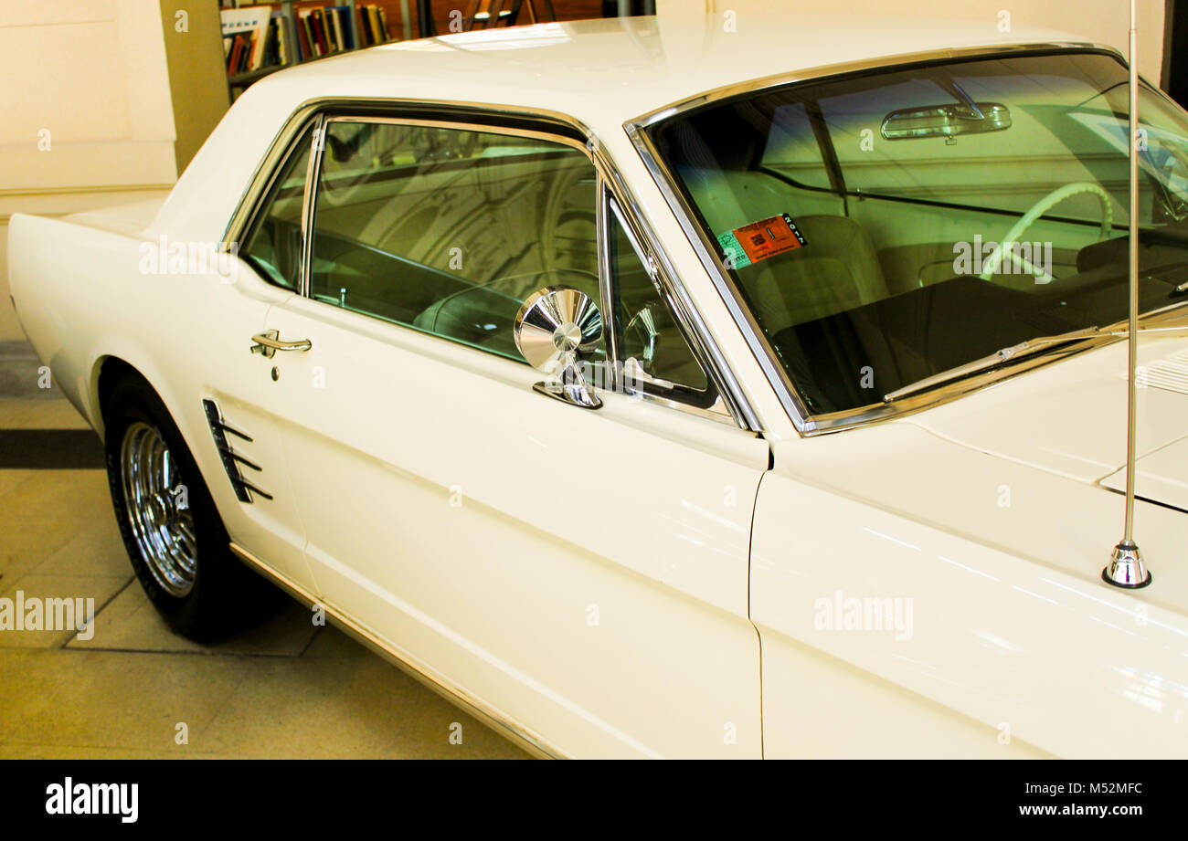 Ford Mustang 1966 Bench Seat V8 Stock Photo 175236976 Alamy