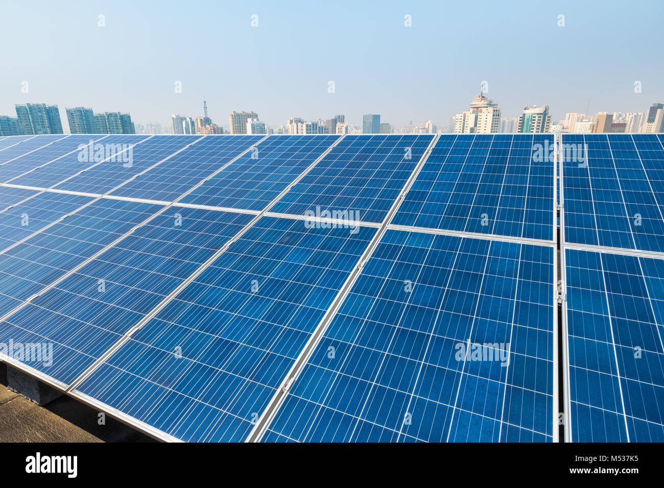 City green roof solar panel hi-res stock photography and images - Alamy