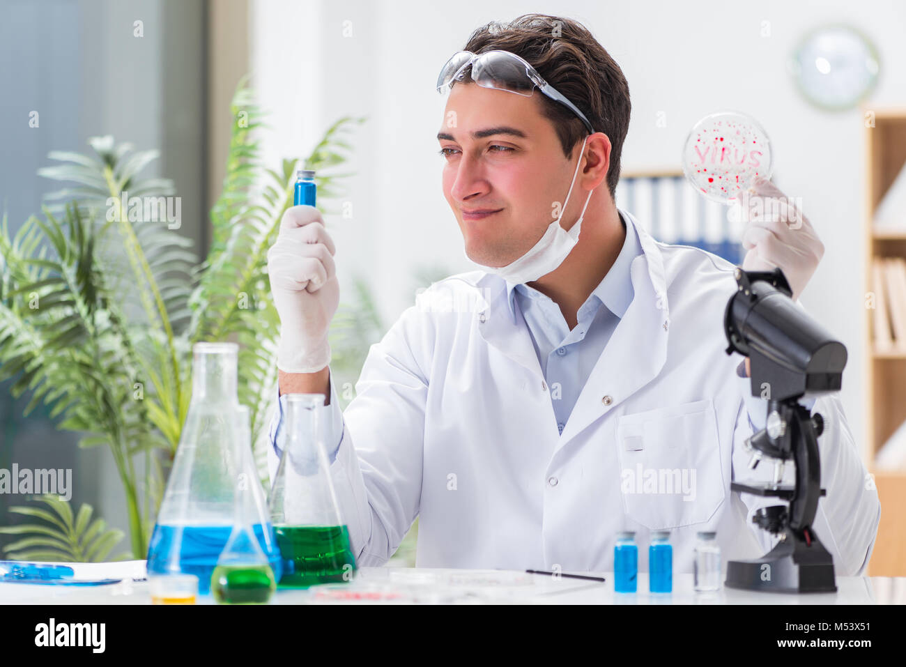 вирусы наука учёные. врачи борятся с болезнями вектор. картинка маленький доктор с вирусами. Doctor viral. технологии будущего в медицине.