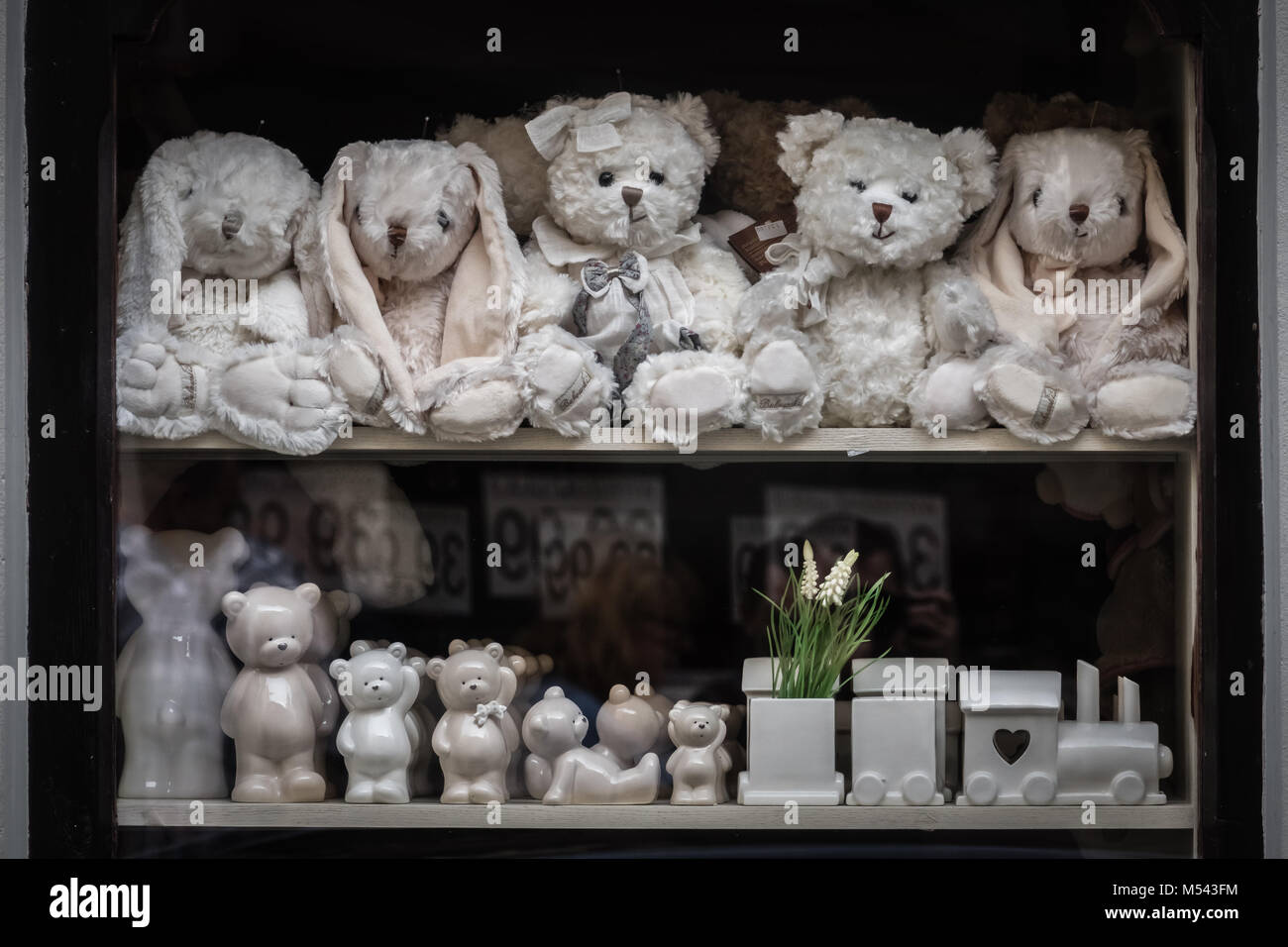 Pile of soft toys hi-res stock photography and images - Alamy
