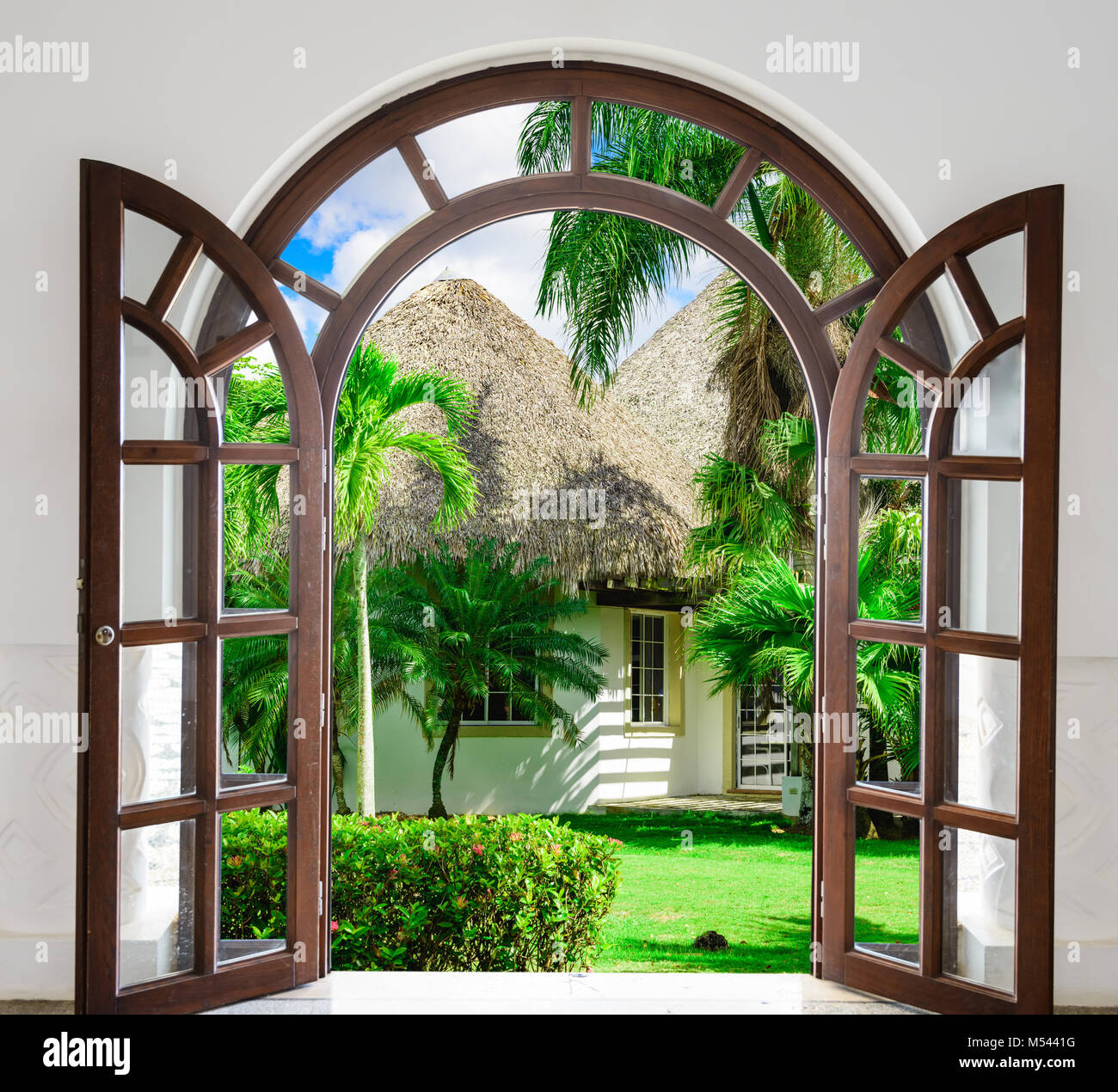 Open rear door hires stock photography and images Alamy