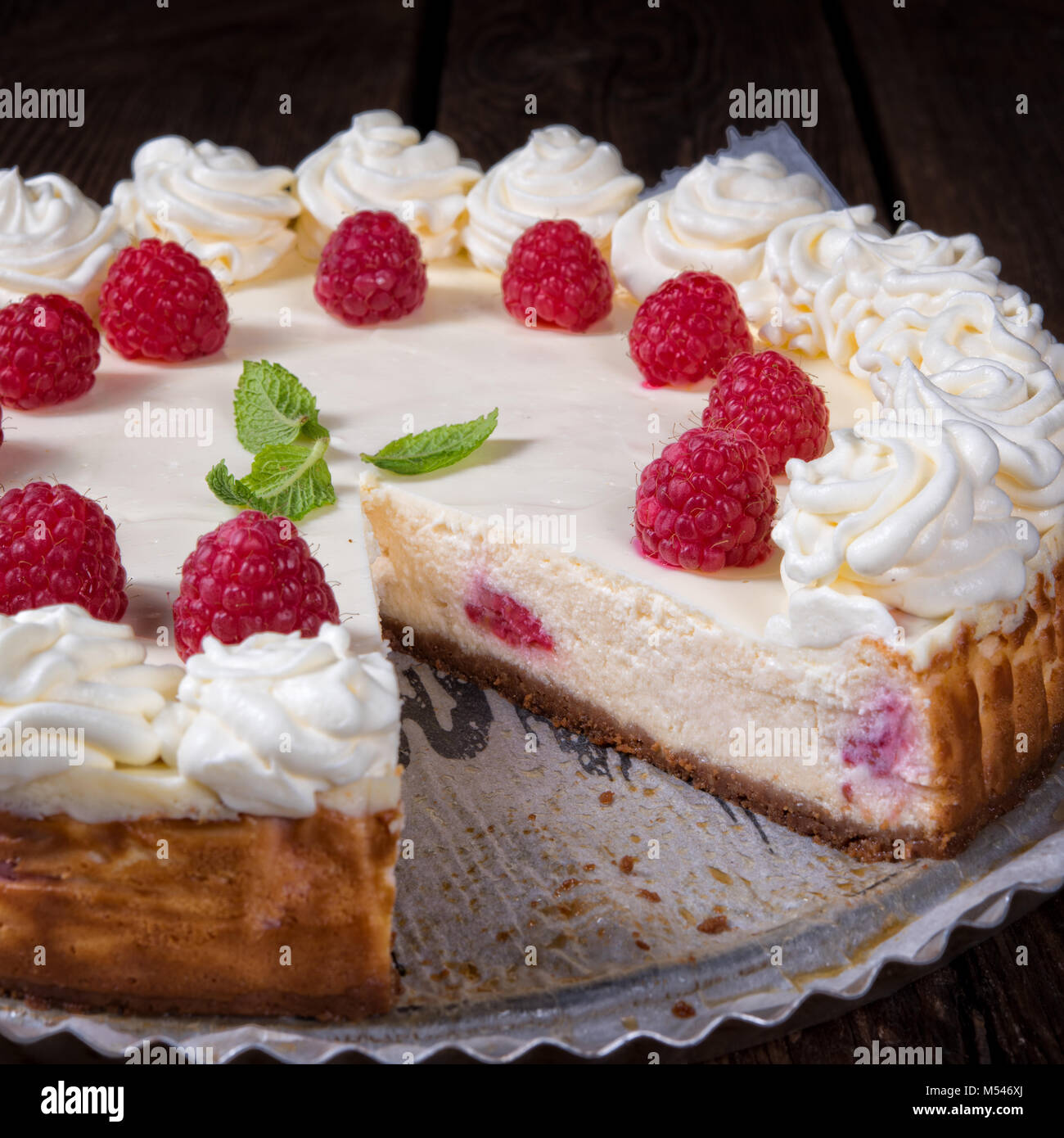 himbeer sahne torteraspberry cream cake Stock Photo - Alamy