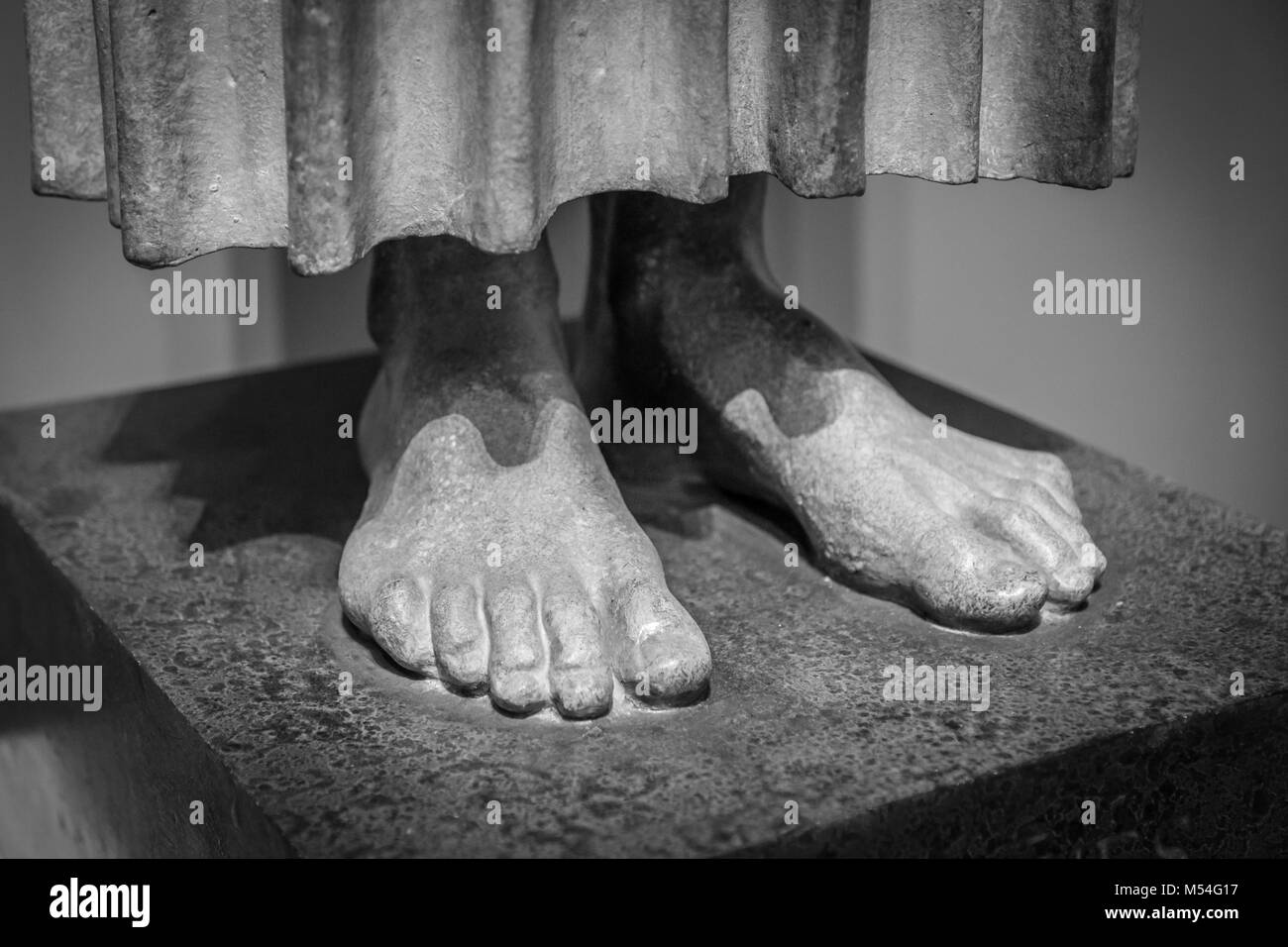Greek statue feet hires stock photography and images Alamy