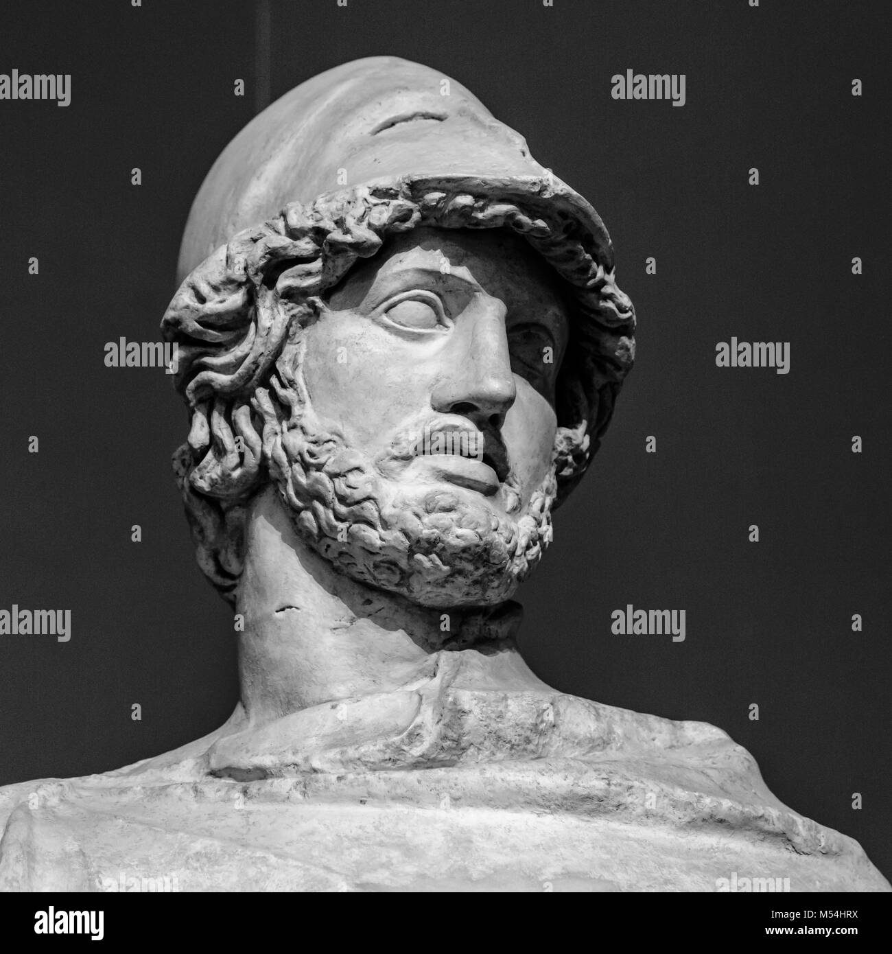 Head and shoulders detail of the ancient sculpture Stock Photo Alamy
