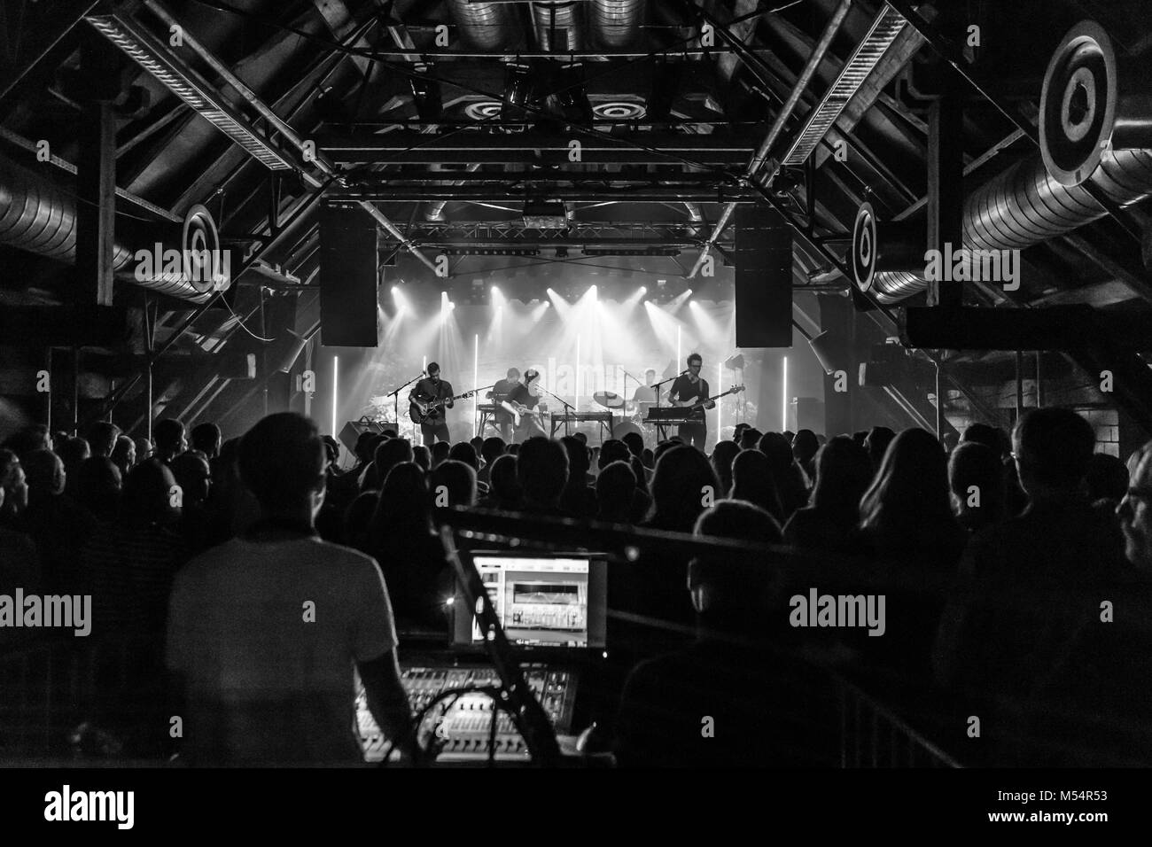 James hall singer hires stock photography and images Alamy